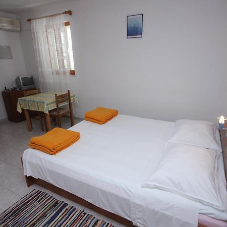 Apartments By The Sea Vis - 2470 Room photo